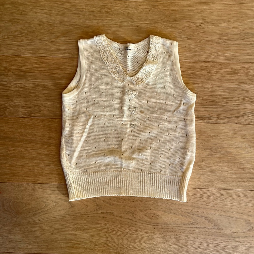Ribbon sweater vest!
